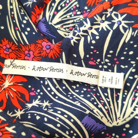 & Other Stories Shinjuku Pleated Bottom Dress - Picture 8 of 9